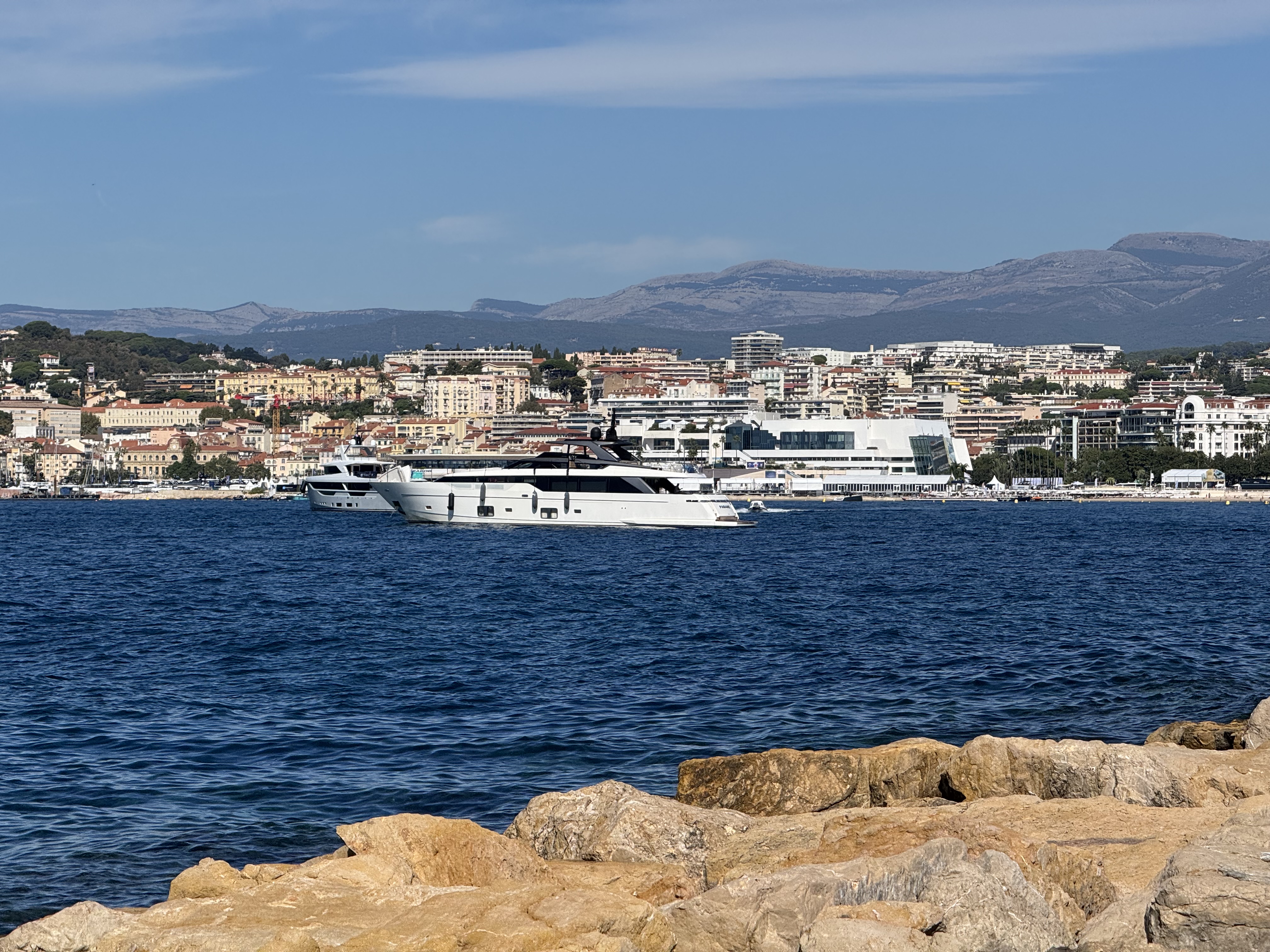 eFoil Côte d'Azur – Plage des Dauphins, Cannes