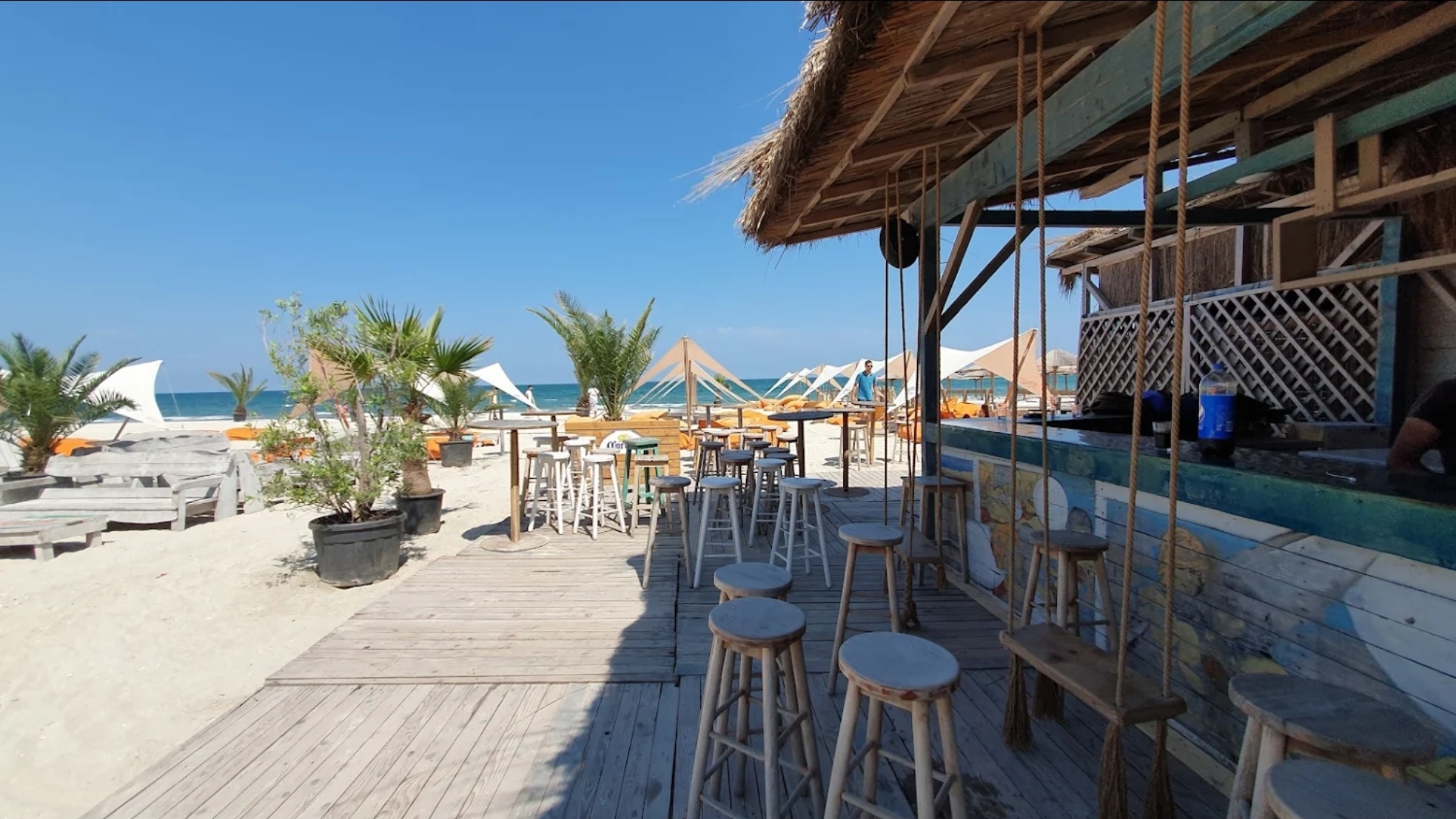H2O beach Mamaia